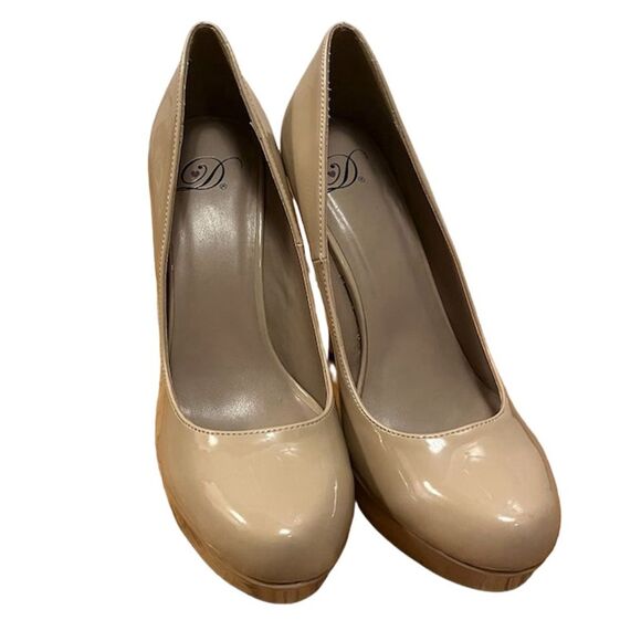 D HEART Beige Patent Platform Stiletto Pumps Size 9 - Picture 2 of 7